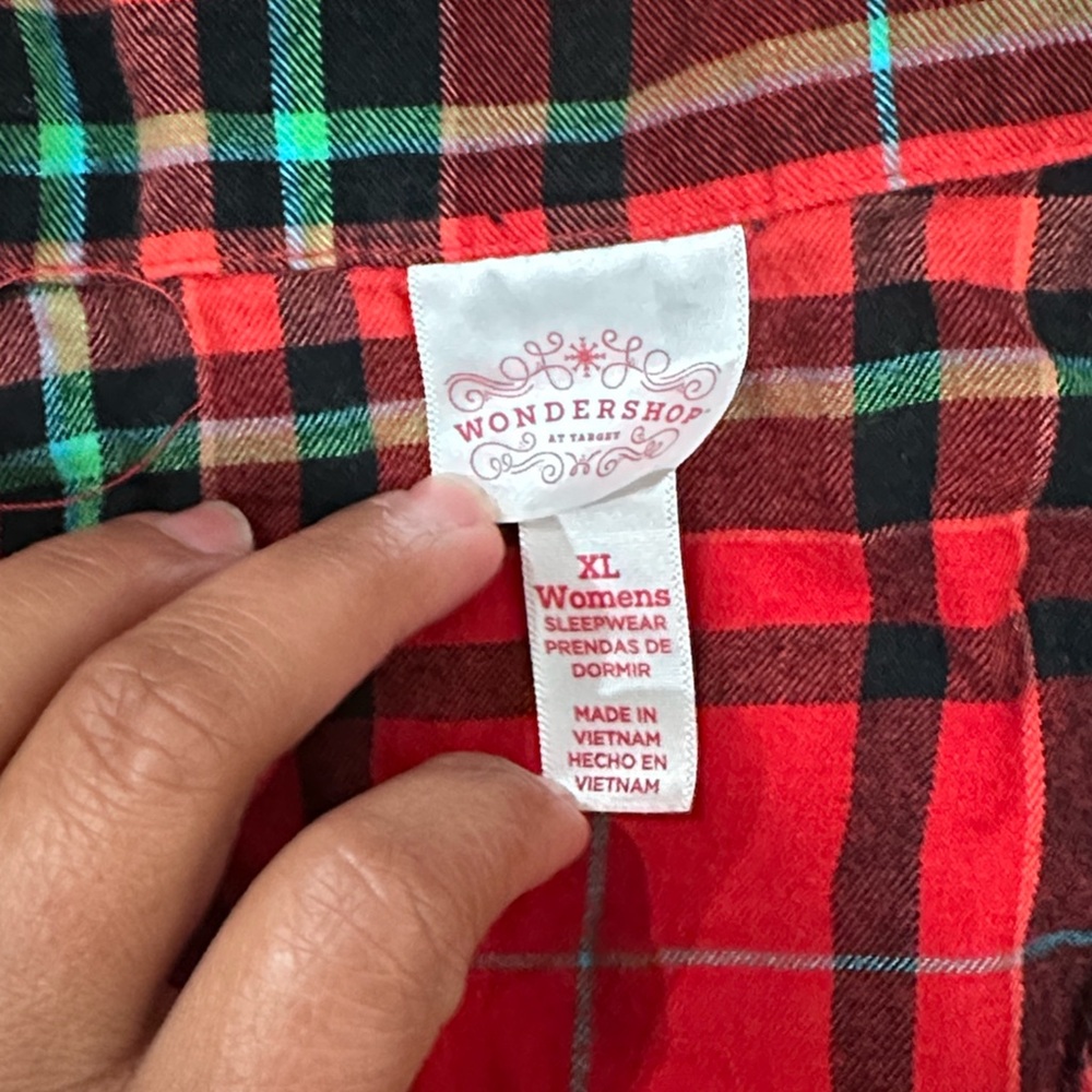 Wondershop women’s Red Plaid Pajama Set - Picture 3 of 7